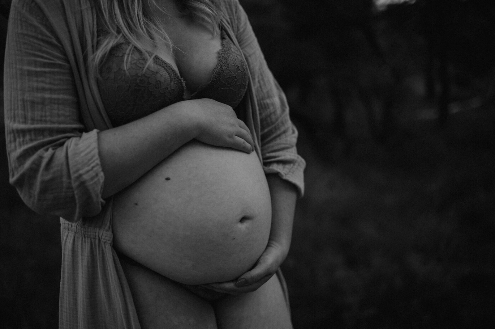 zwangerschap foto buiten in Enschede